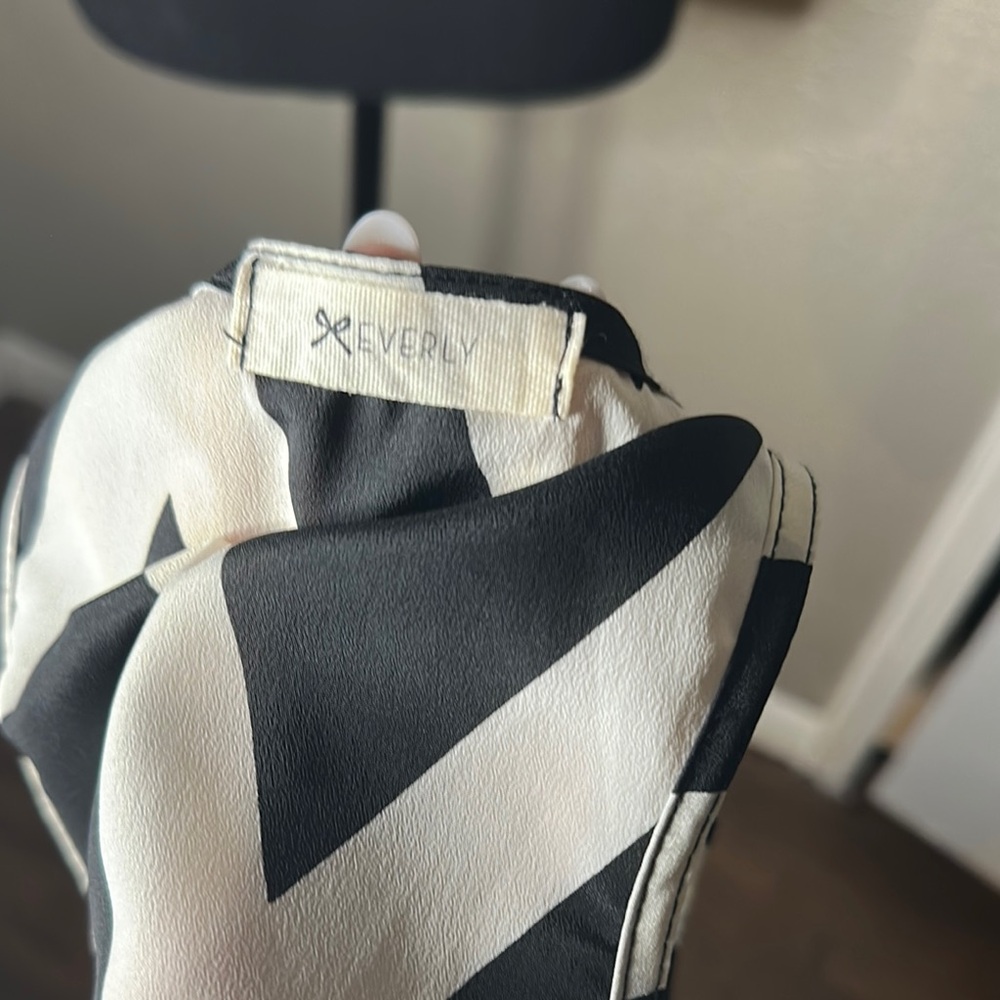 EVERLY Black and White Chevron Women's Top - Picture 2 of 5